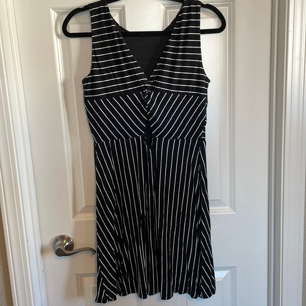 Loft petite striped cotton dress with a knot and key hole front.